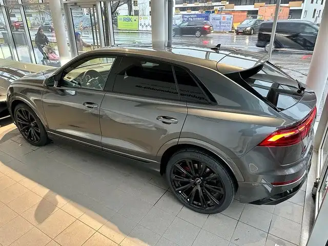 Audi Q8 view 11
