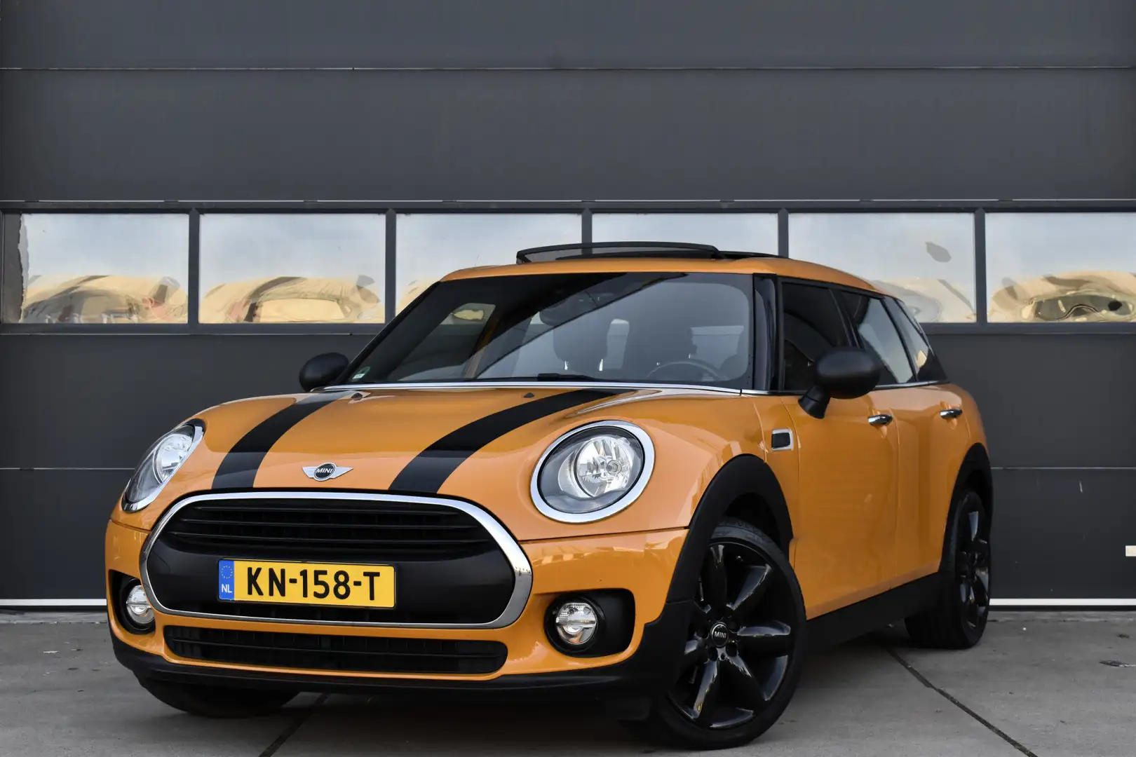 MINI One Clubman Mini 1.5 Business Pano - Navi - Cruise - Clima NAP Orange - 1