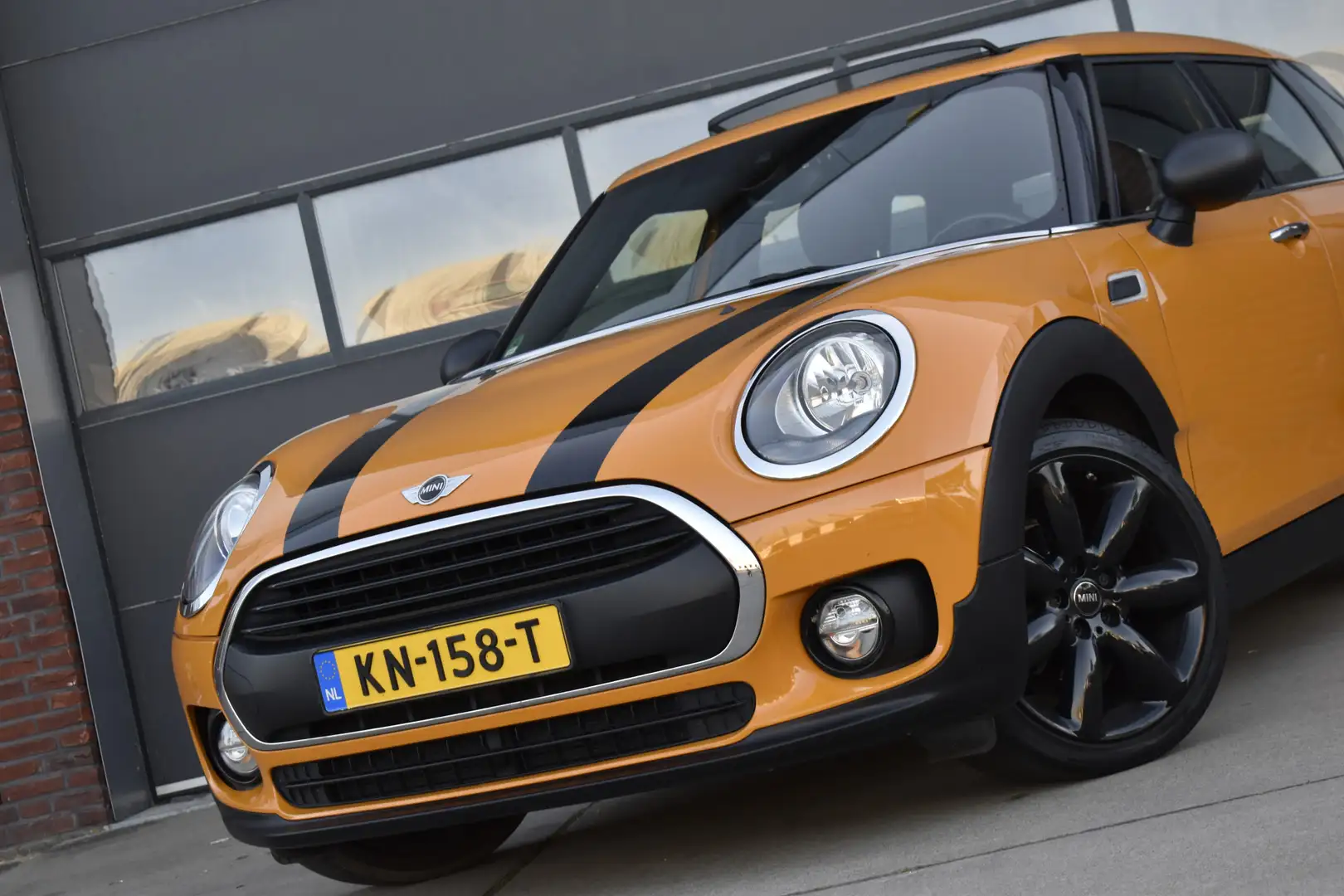 MINI One Clubman Mini 1.5 Business Pano - Navi - Cruise - Clima NAP Orange - 2