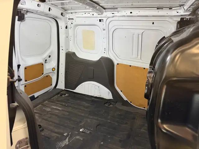 Ford Transit Connect view 15