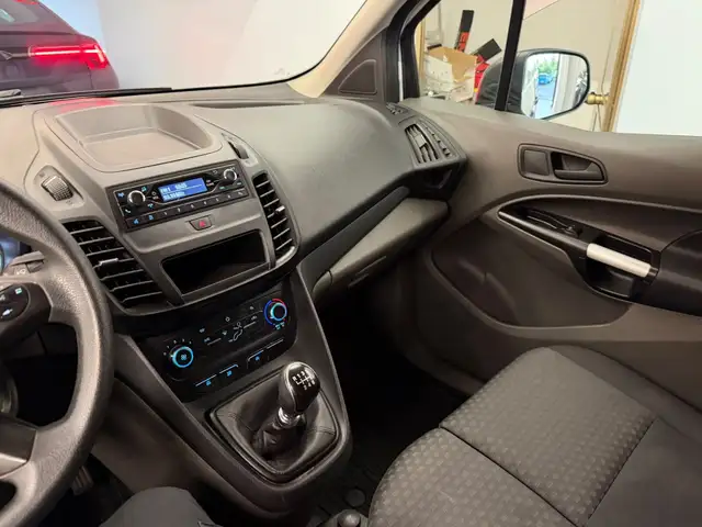 Ford Transit Connect view 8