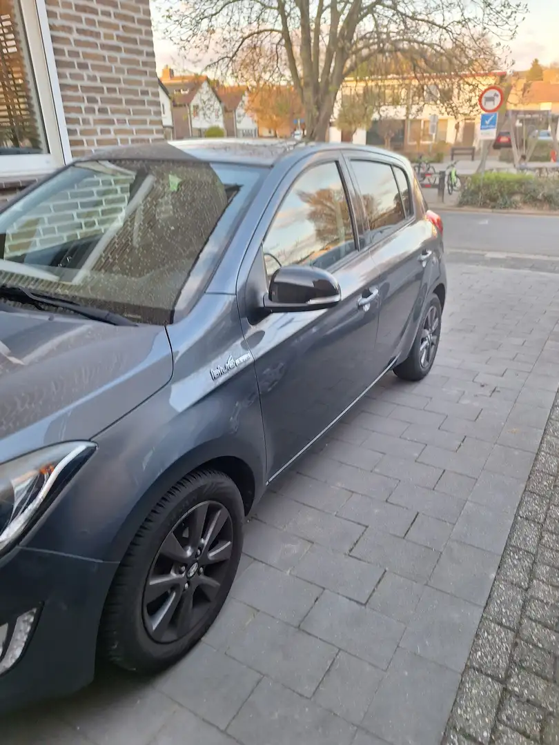 Hyundai i20 i20 1.2i Go! Szary - 2