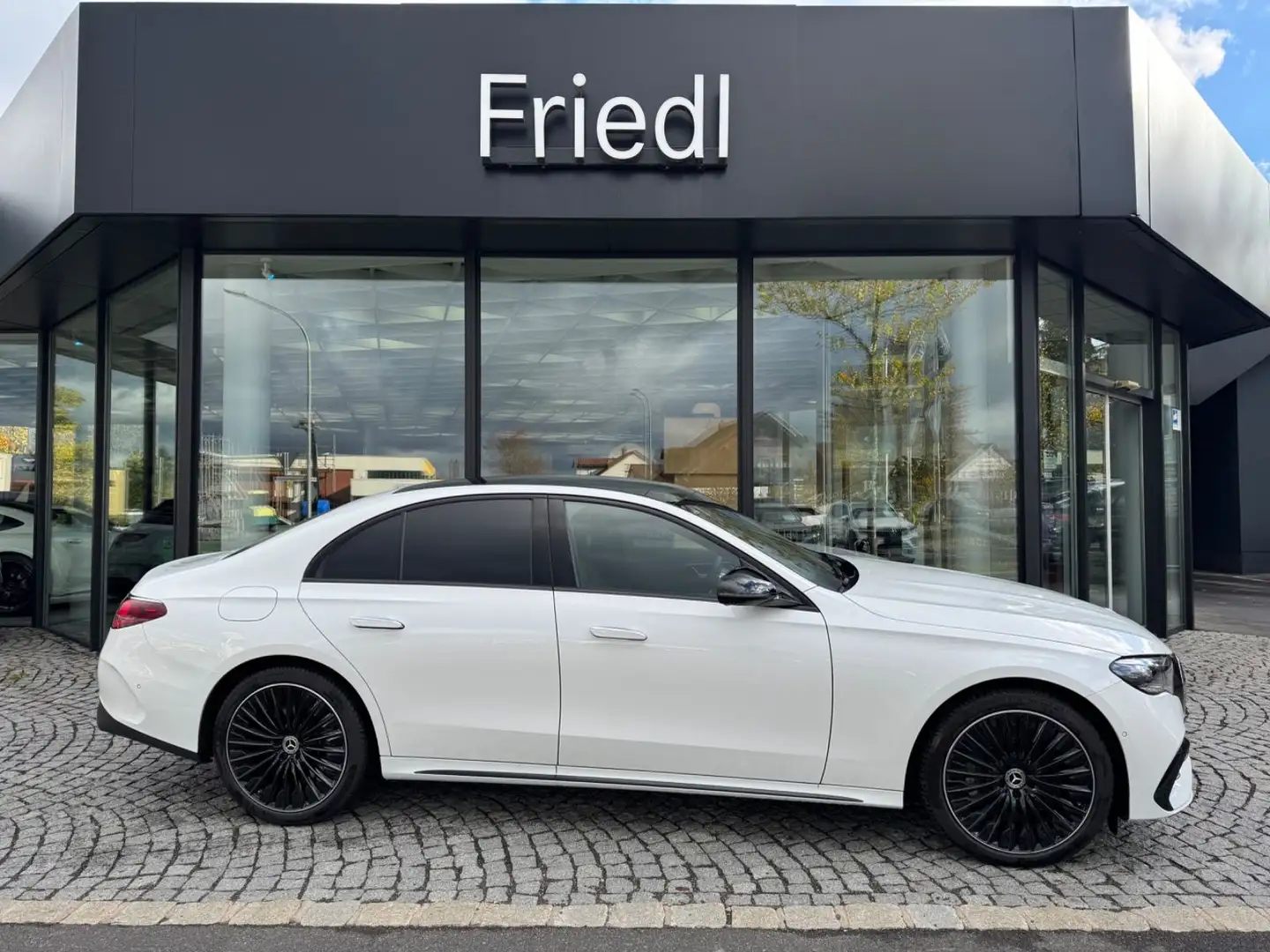 Mercedes-Benz E 450 d 4M AMG Premium Plus, AIRMATIC, HA-Lenkung Alb - 2