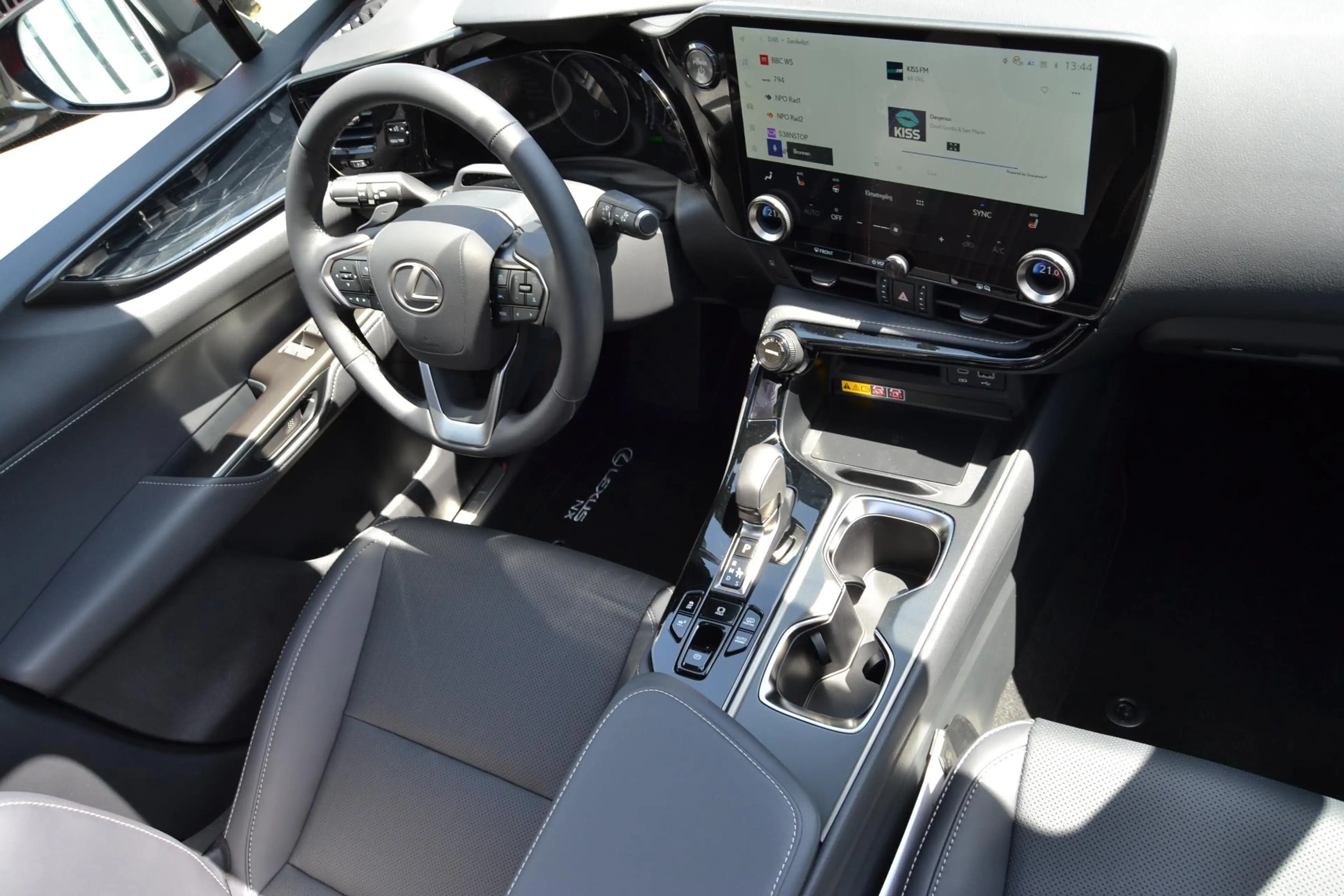 Lexus NX 450h+ AWD 35th Edition DIRECT LEVERBAAR TREKHAAK 1500KG — photo 37