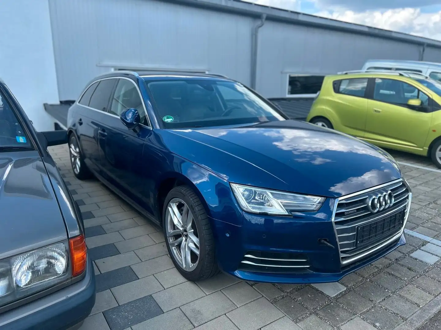 Audi A4 Avant quattro sport MOTORSCHADEN Niebieski - 1