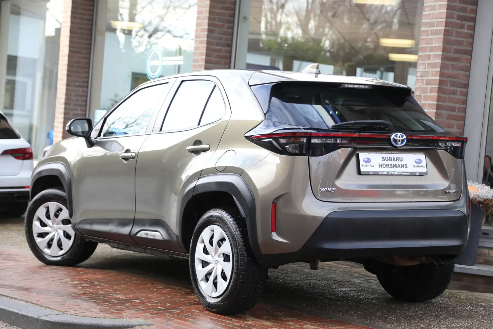 Toyota Yaris Cross 1.5 Hybrid Active Navi Carplay Camera ACC Grau - 2