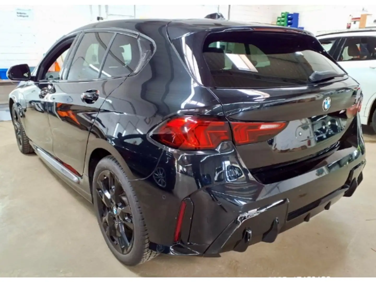BMW 118 d F70 M Sport Panorama ad.M-FW Alarm adLED Durchla Schwarz - 2