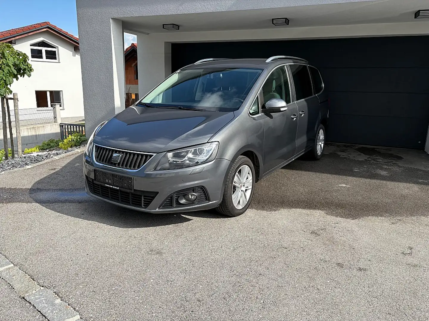 SEAT Alhambra Style 2,0 TDI CR 4WD DPF Grau - 1