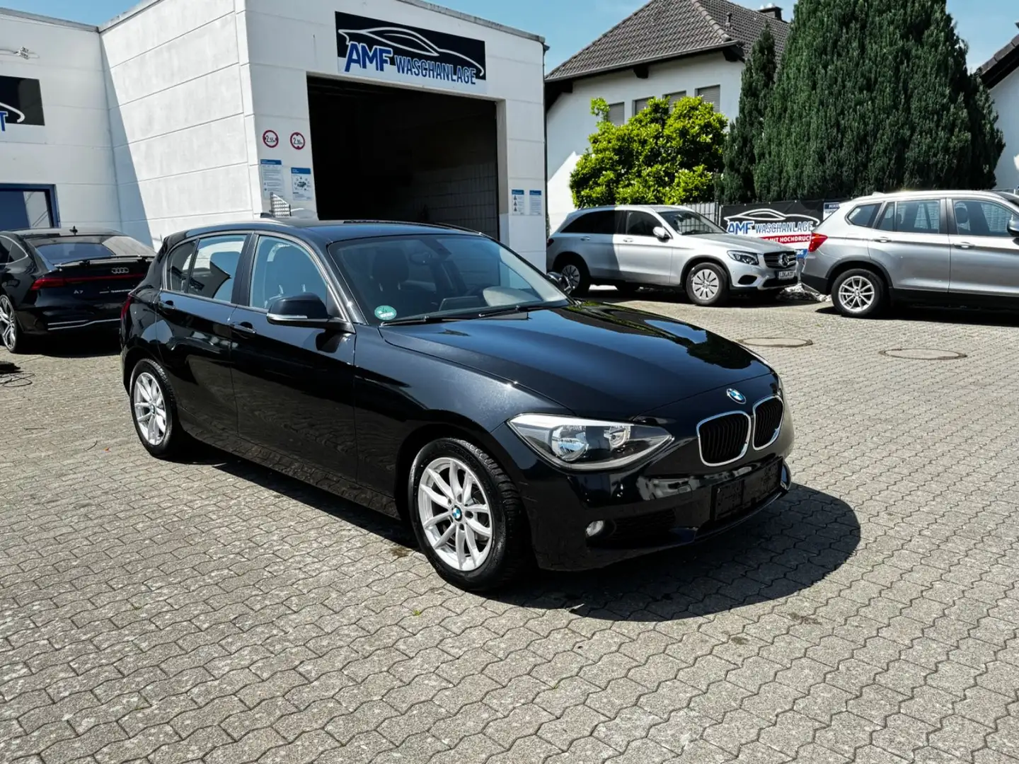 BMW 116 Baureihe 1 Lim. 5-trg. 116 i Automatik Schwarz - 2