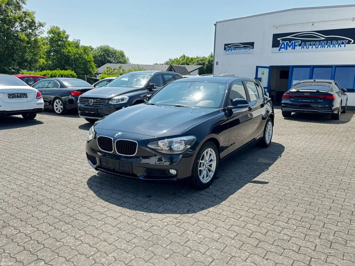 BMW 116 Baureihe 1 Lim. 5-trg. 116 i Automatik Schwarz - 1
