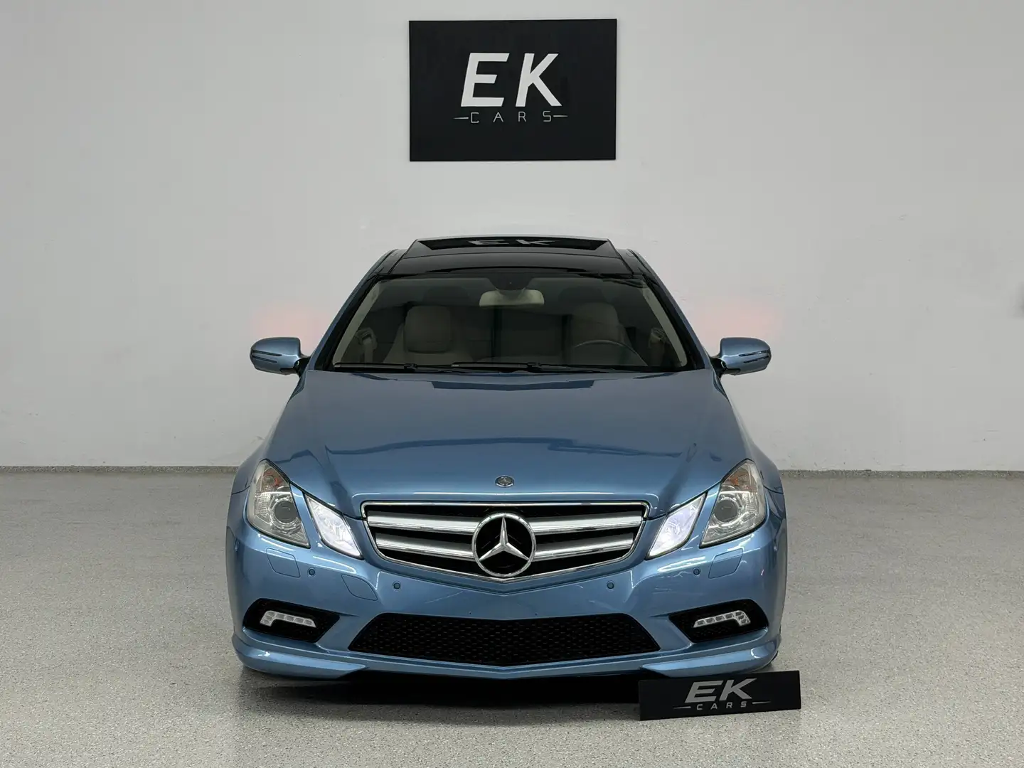 Mercedes-Benz E 350 CGI AUT. AMG-LINE *SITZH* *AMBIENTE* *PANO* Blau - 2