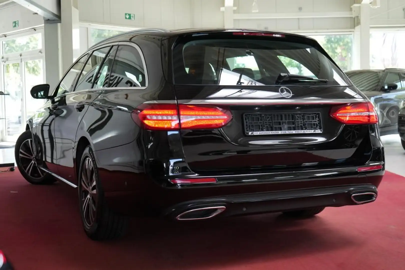Mercedes-Benz E 220 d Avantgarde*LED*Navi*Kamera* Schwarz - 2