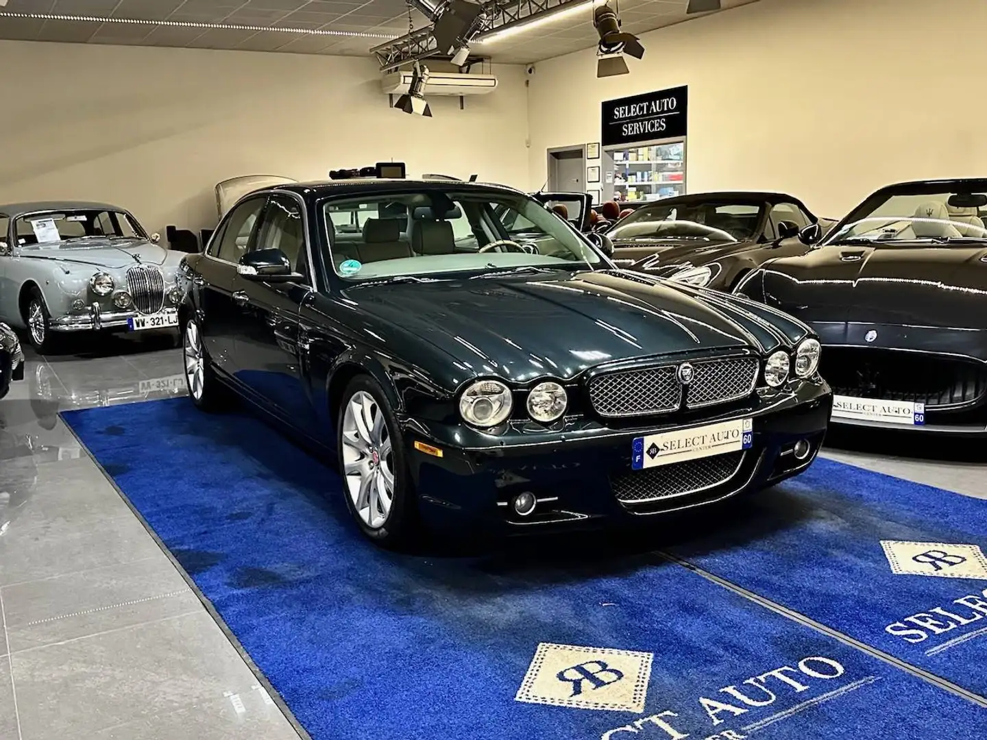 Jaguar XJ 4.2 V8 Sovereign LWB Vert - 2