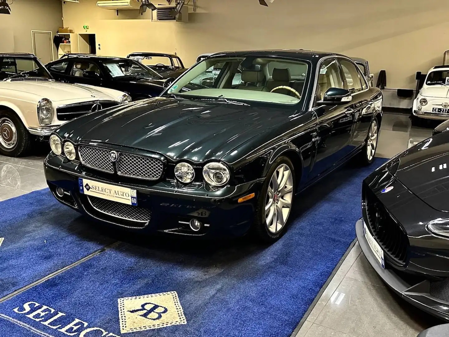 Jaguar XJ 4.2 V8 Sovereign LWB Vert - 1