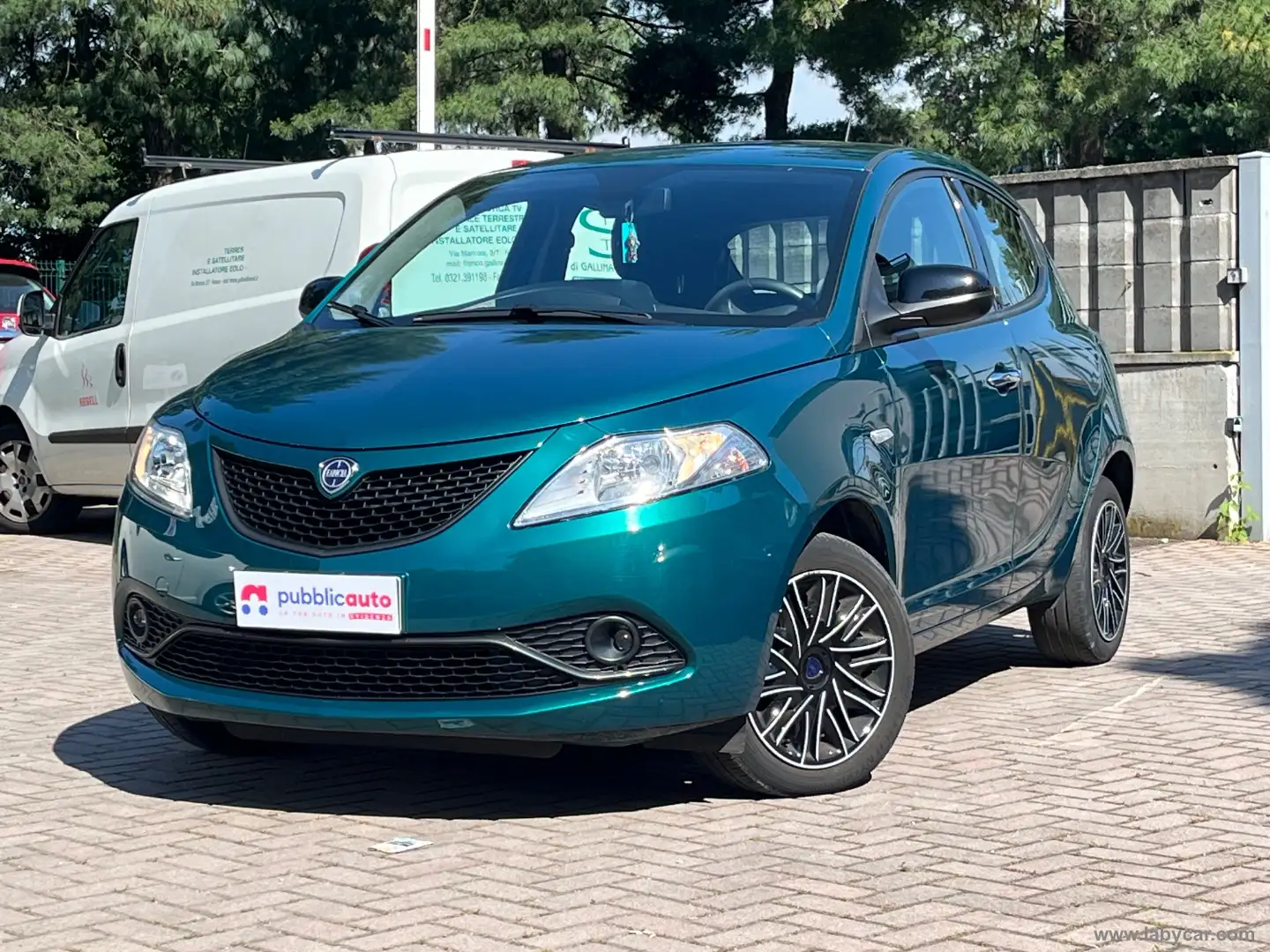 Lancia Ypsilon 1.0 FireFly 5p.S&S Hyb. Eco Gold Verde - 1