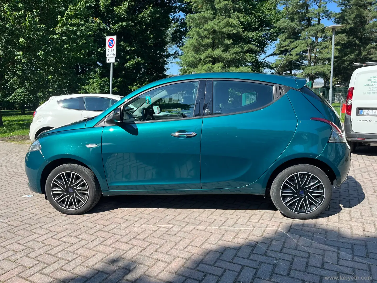 Lancia Ypsilon 1.0 FireFly 5p.S&S Hyb. Eco Gold Verde - 2