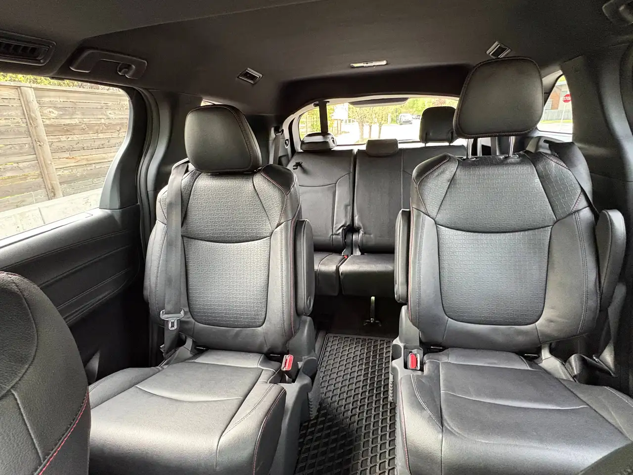 Toyota Sienna снимка Toyota Sienna
