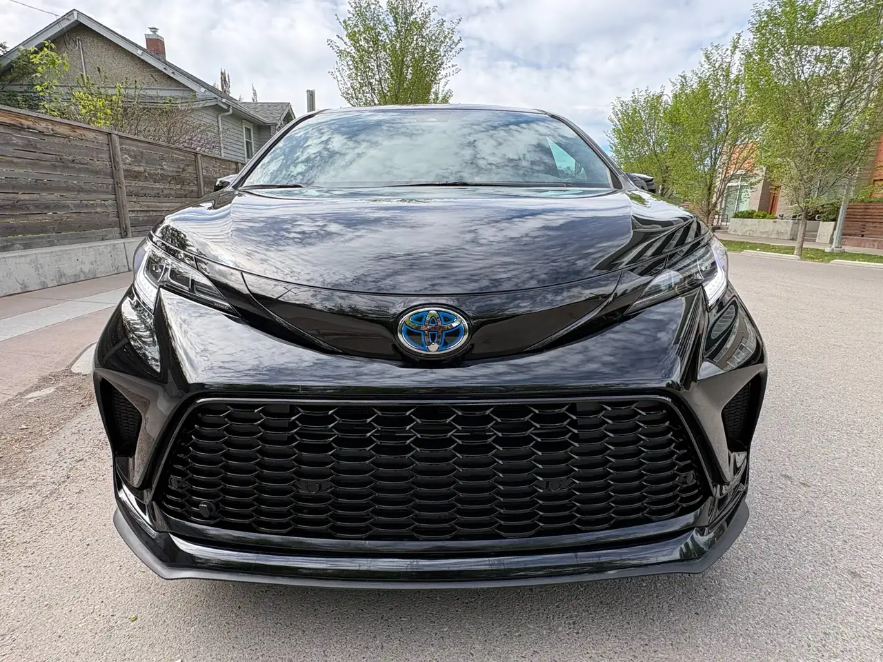 Toyota Sienna снимка Toyota Sienna