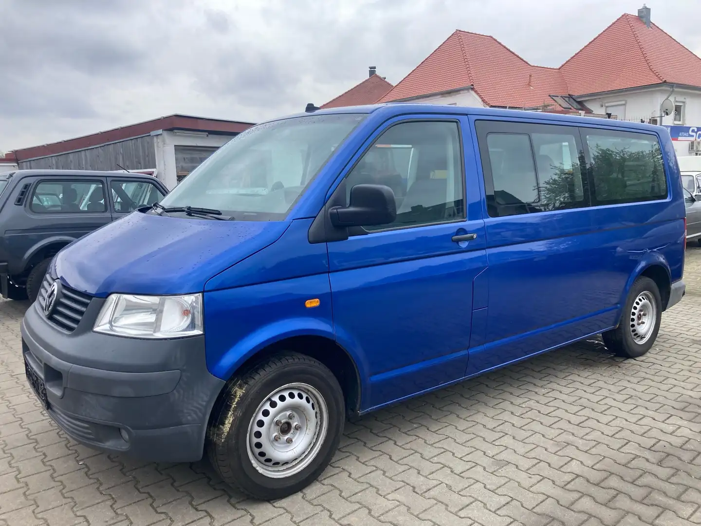 Volkswagen T5 Transporter mit Autogasanlage Синій - 1