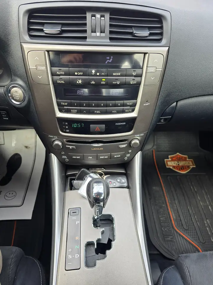 Lexus IS снимка Lexus IS