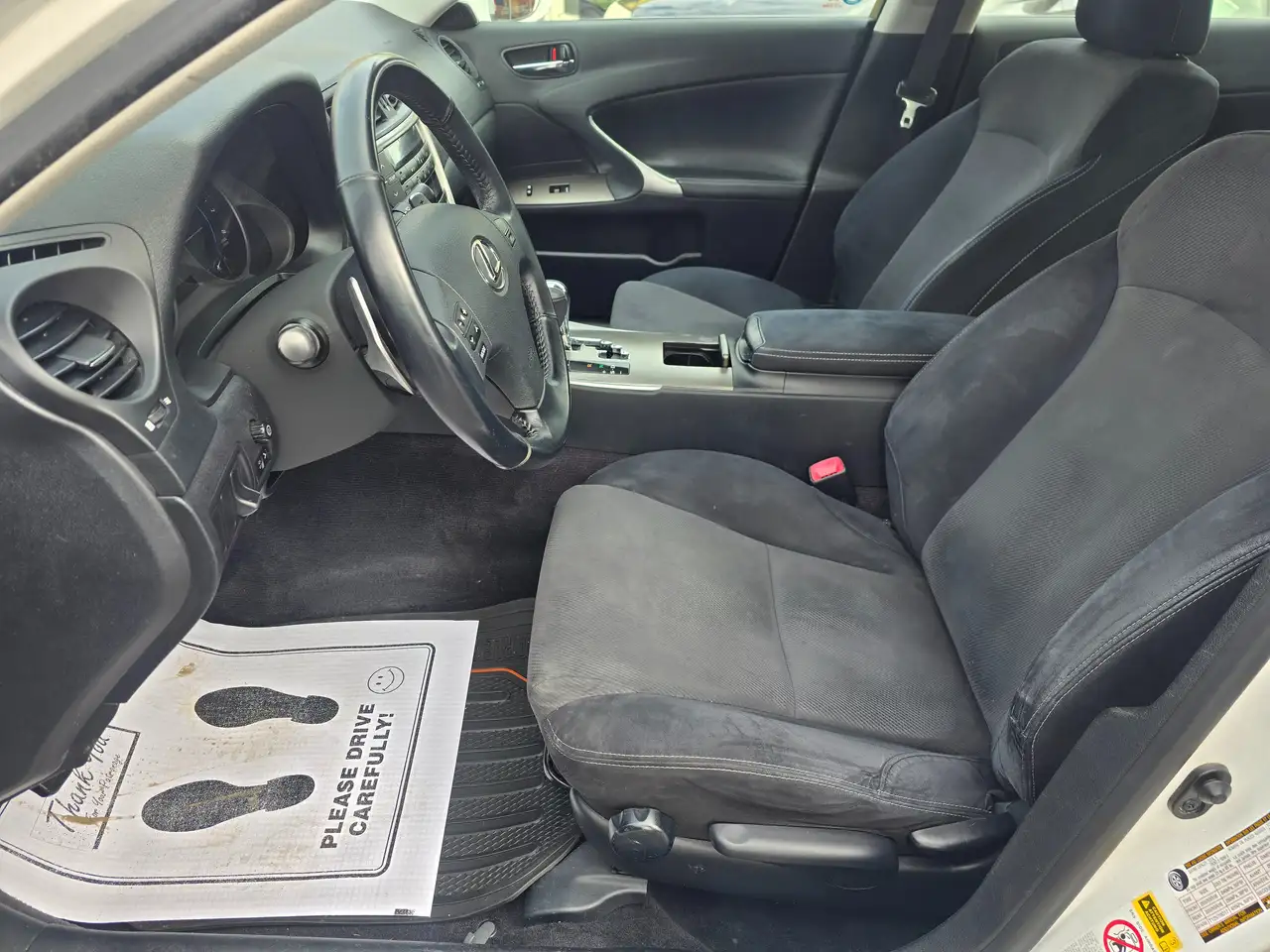 Lexus IS снимка Lexus IS