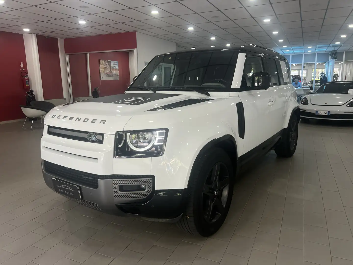 Land Rover Defender 110 3.0d i6 mhev X-Dynamic HSE awd 250cv auto Weiß - 1