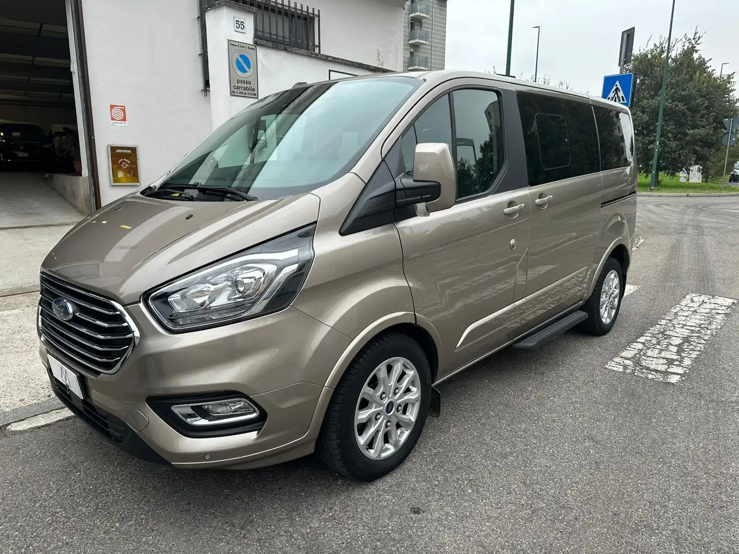 Ford Tourneo Custom 320 L1H1 130cv Titanium - 8 POSTI/AUT/CAMERA/LED Grigio - 1