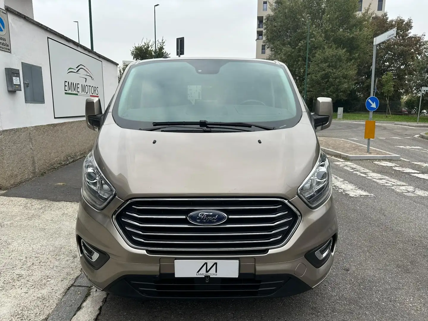 Ford Tourneo Custom 320 L1H1 130cv Titanium - 8 POSTI/AUT/CAMERA/LED Grigio - 2