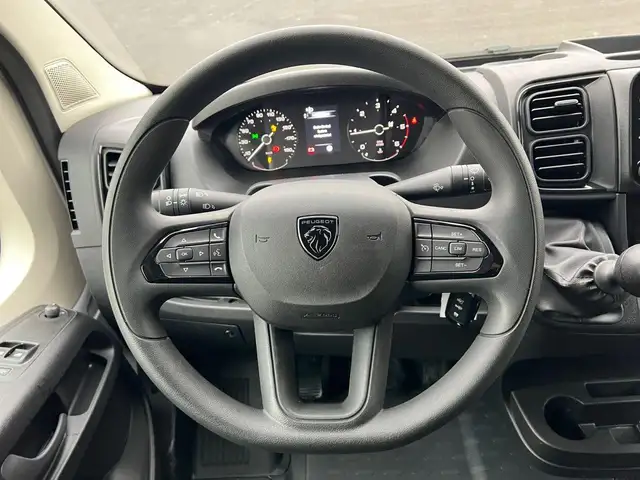 Peugeot Boxer view 11