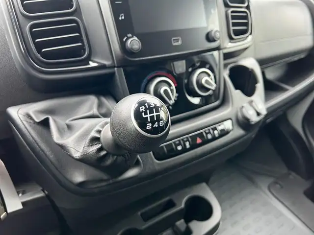Peugeot Boxer view 10