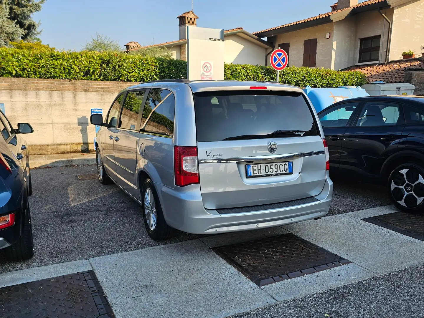 Lancia Voyager Plateado - 2