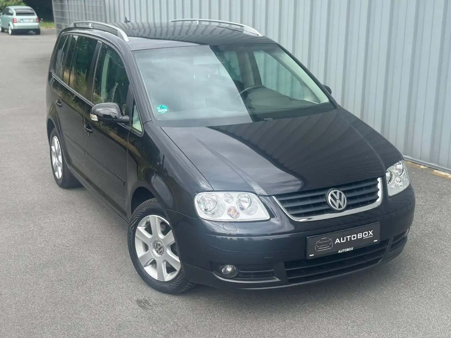 Volkswagen Touran Highline *LEDER*SHZ*KLIMA*SHD*1 HAND* Schwarz - 1