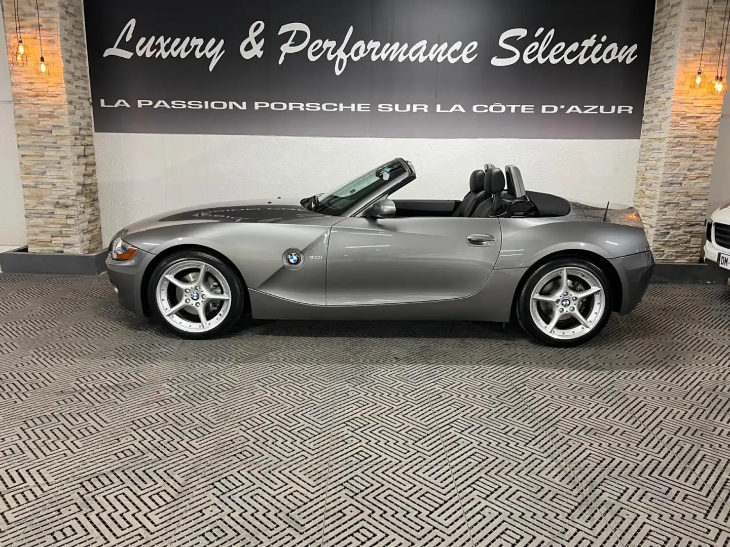 BMW Z4 Roadster 3.0i 231ch bvm6 - 1°main - 49000km - Suiv Gris - 2