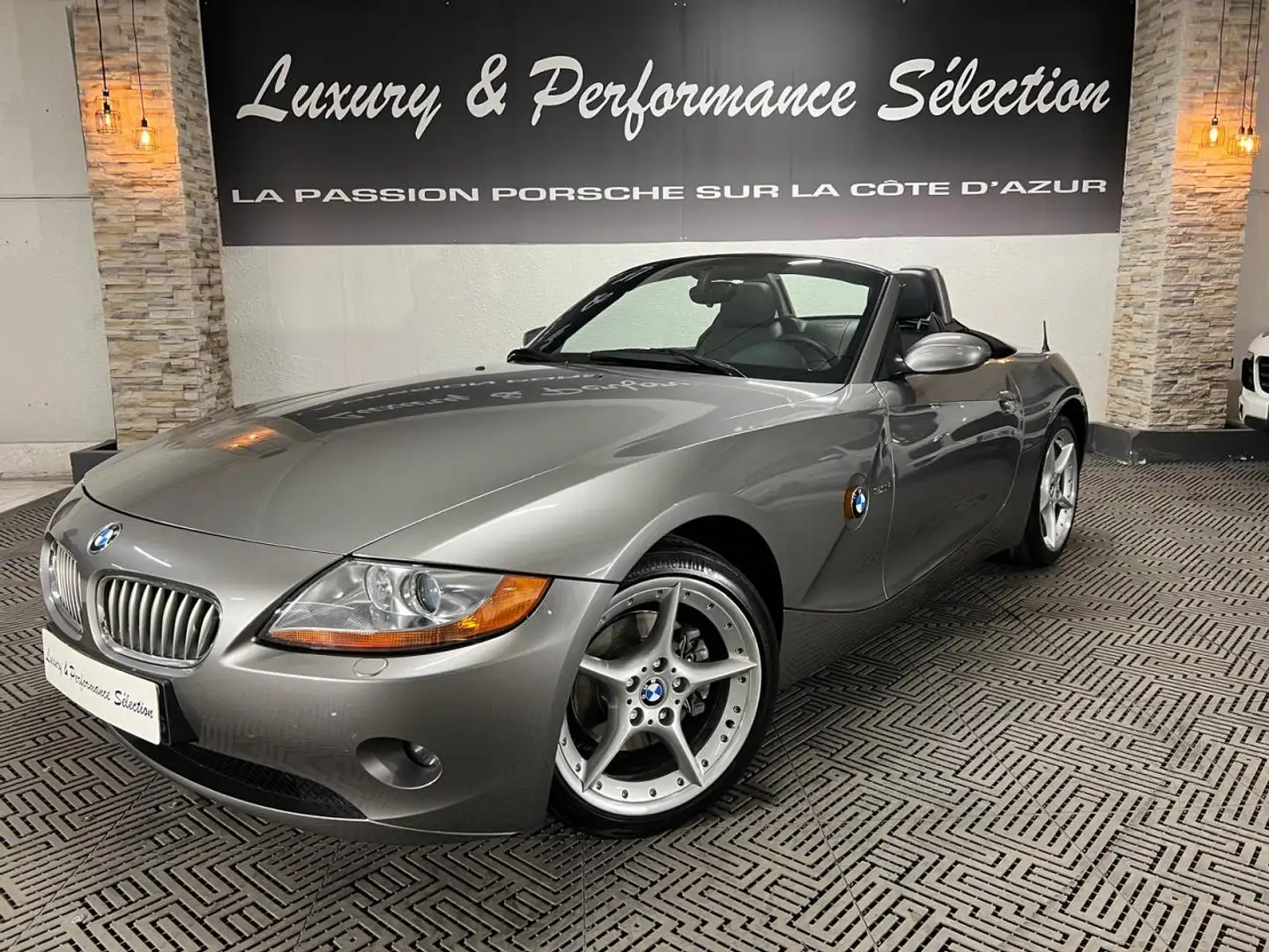 BMW Z4 Roadster 3.0i 231ch bvm6 - 1°main - 49000km - Suiv Gris - 1