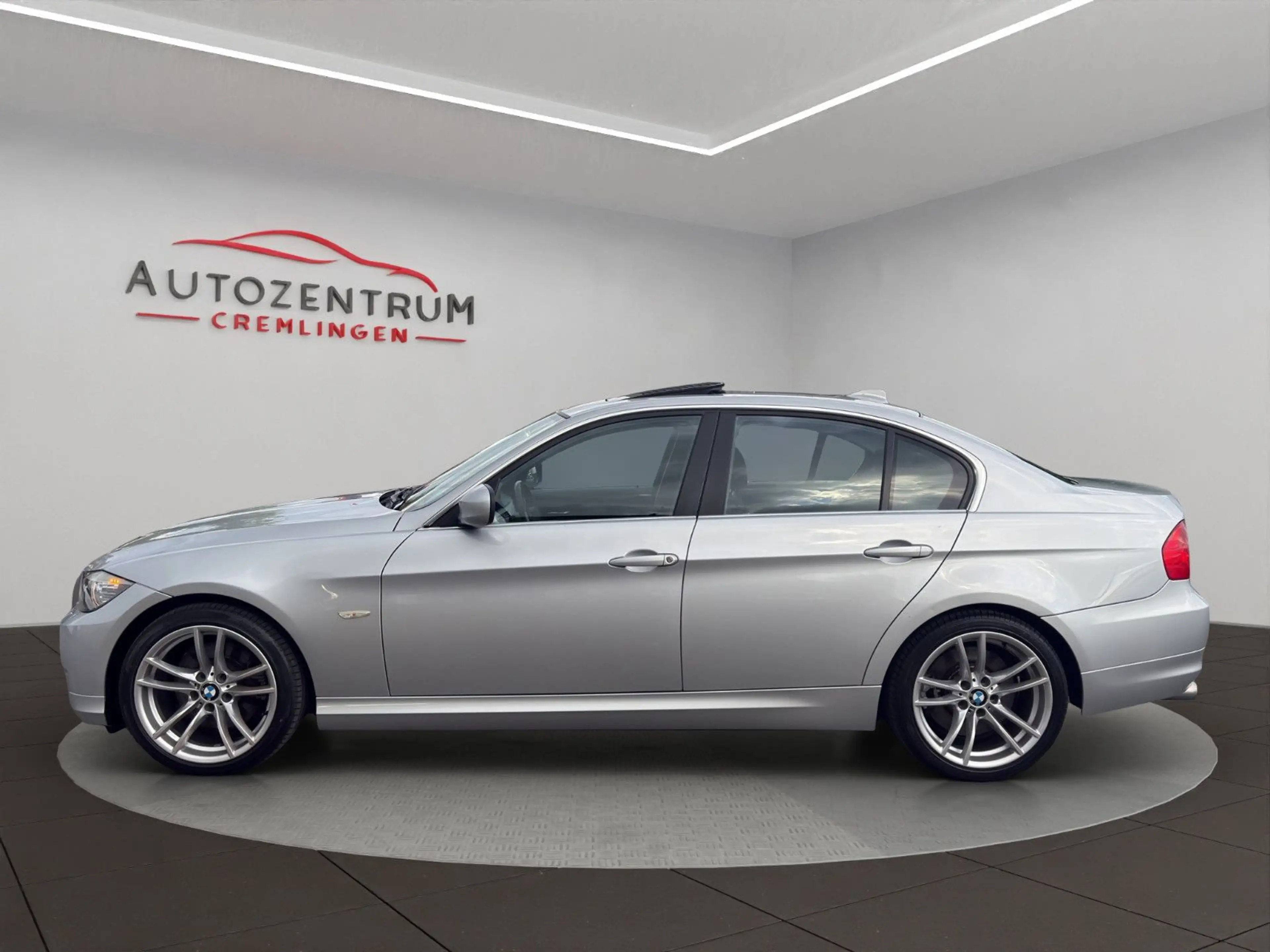 BMW 325 d AUT. eGSD NAVI PDC XENON SHZ AHK TEMP M640 — photo 8