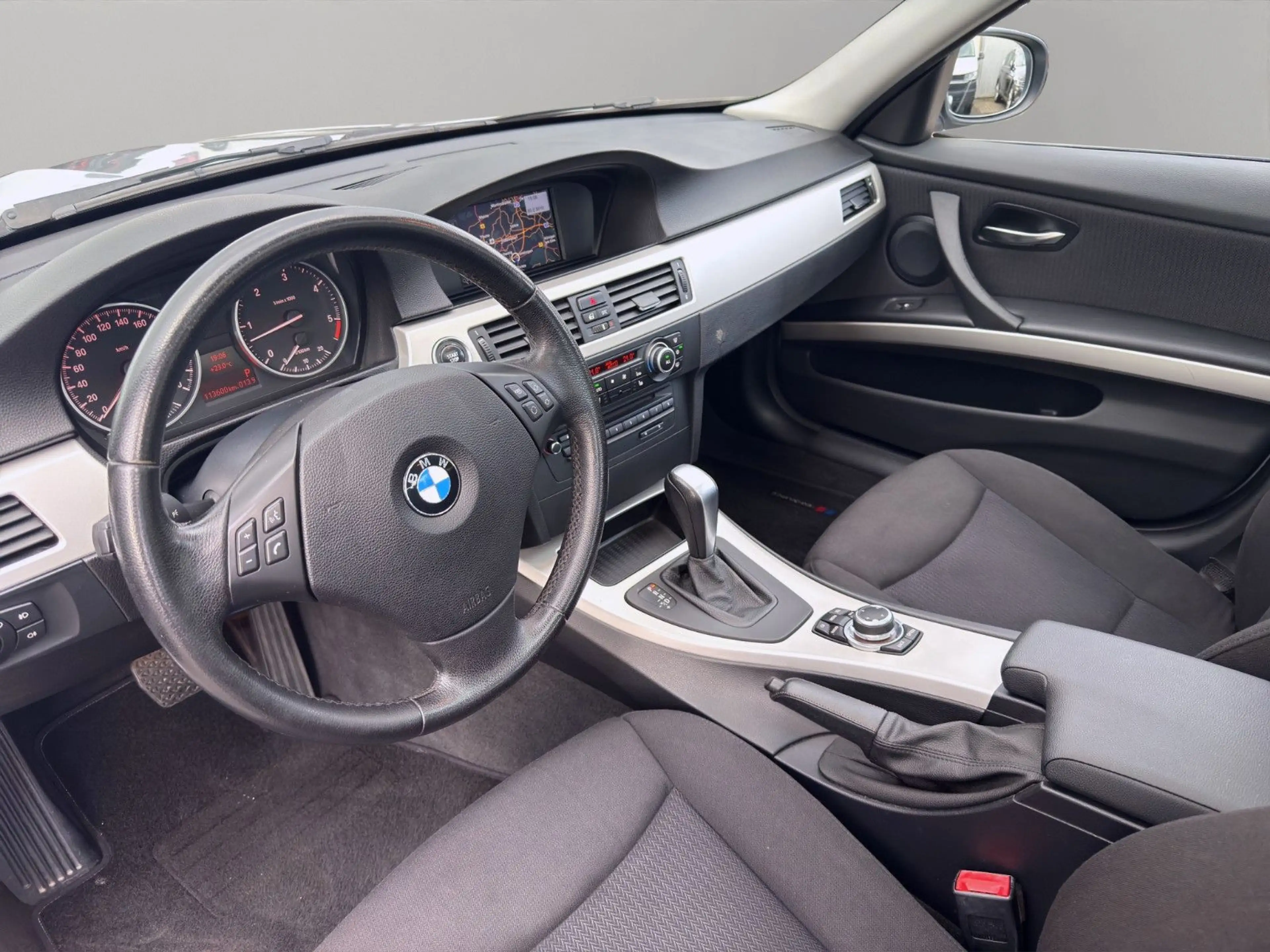 BMW 325 d AUT. eGSD NAVI PDC XENON SHZ AHK TEMP M640 — photo 10