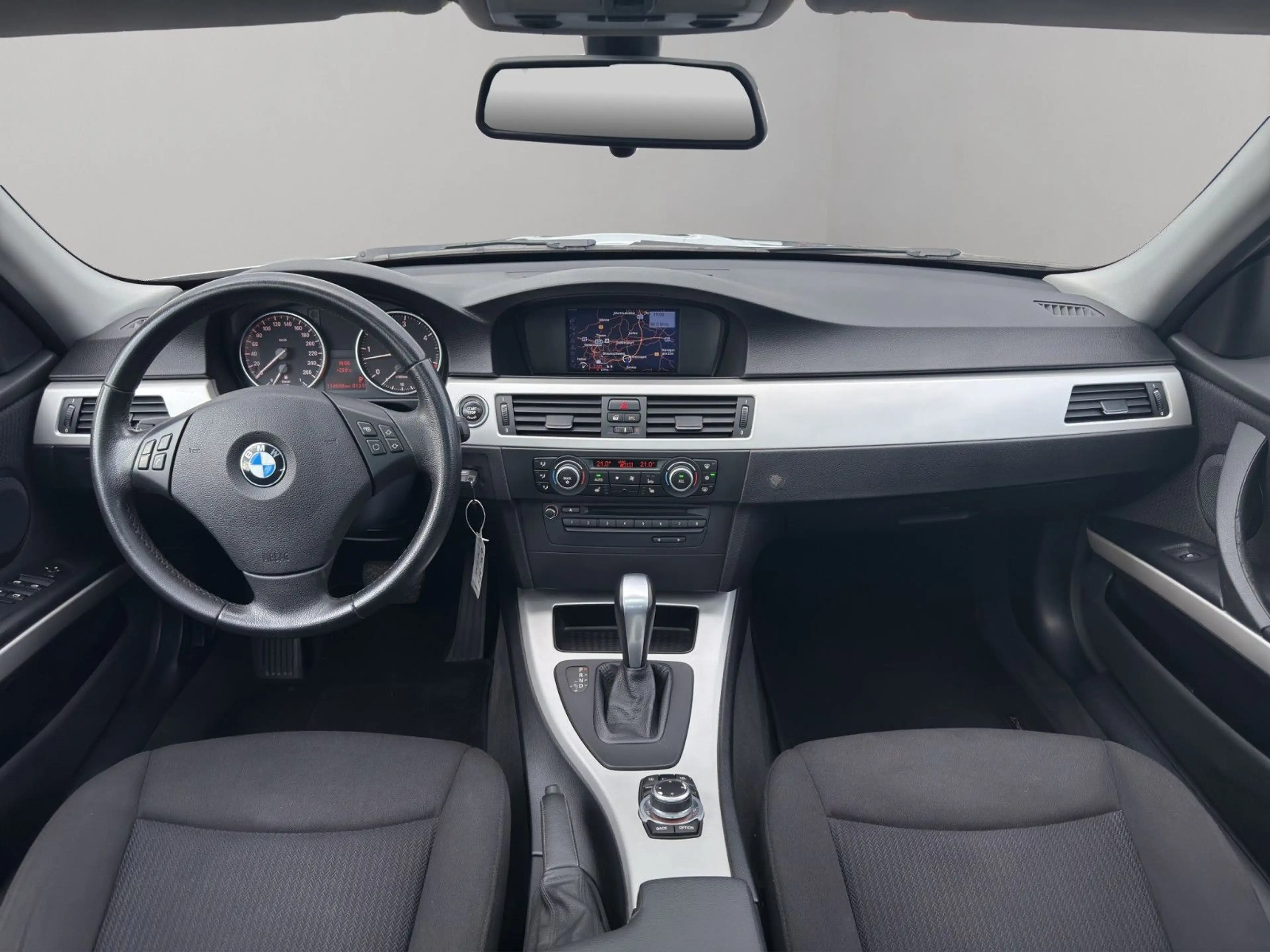 BMW 325 d AUT. eGSD NAVI PDC XENON SHZ AHK TEMP M640 — photo 15