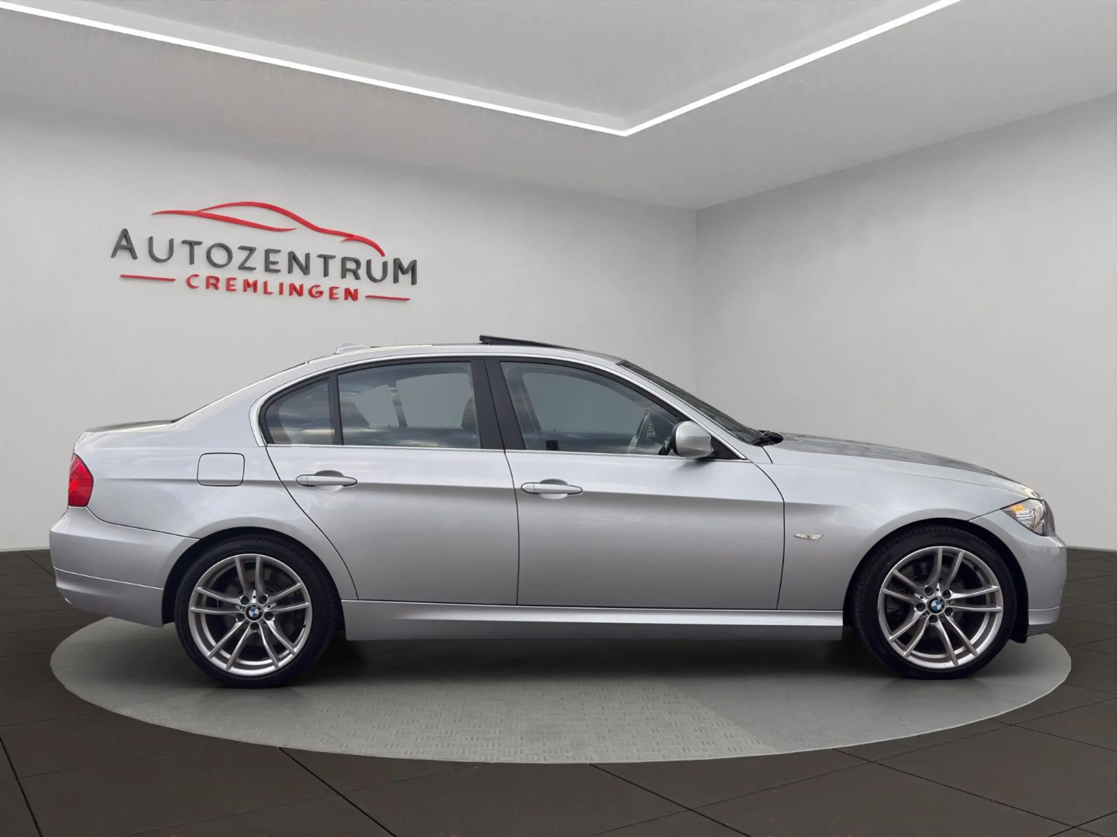 BMW 325 d AUT. eGSD NAVI PDC XENON SHZ AHK TEMP M640 — photo 4