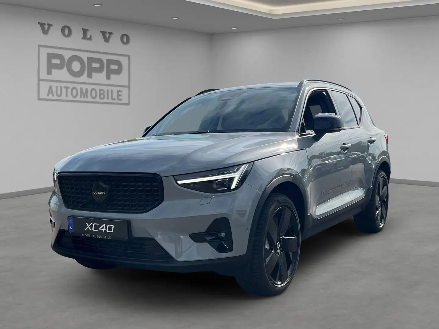 Volvo XC40 B3 Plus Black Edition 20" 360° ACC FHZ H&K Grau - 1