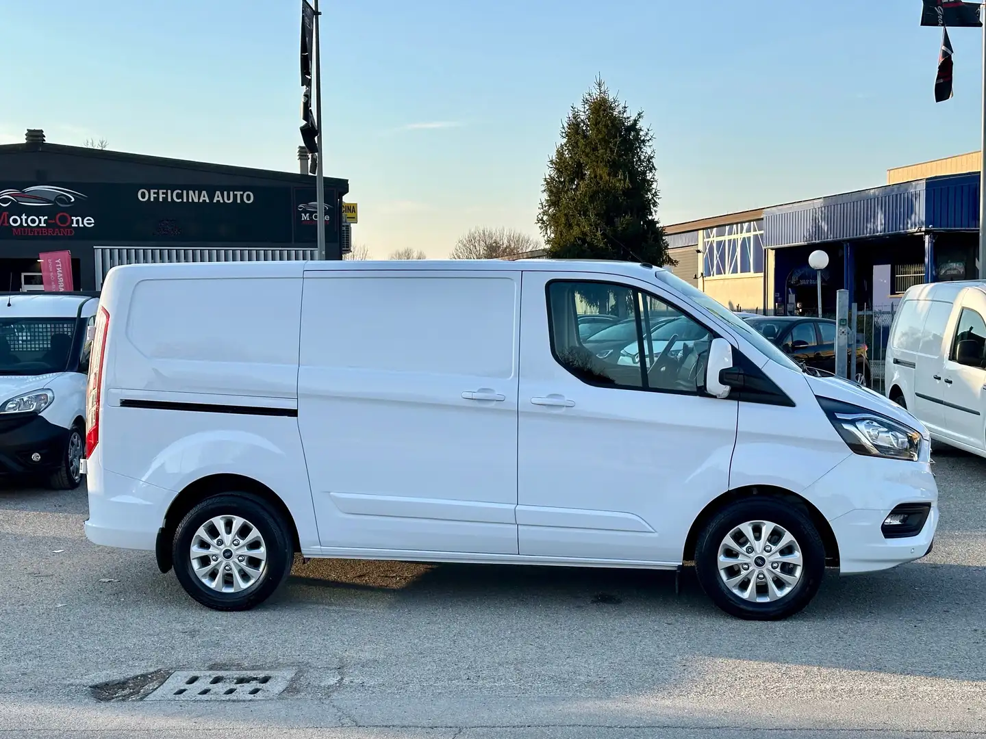 Ford Transit Custom 2.0TDCi 130CV 280 L1H1 Auto Titanium Bianco - 1