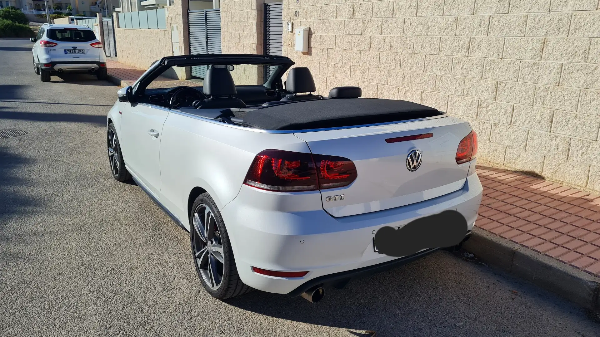 Volkswagen Golf Cabriolet GTI 2.0 TSI DSG - 2
