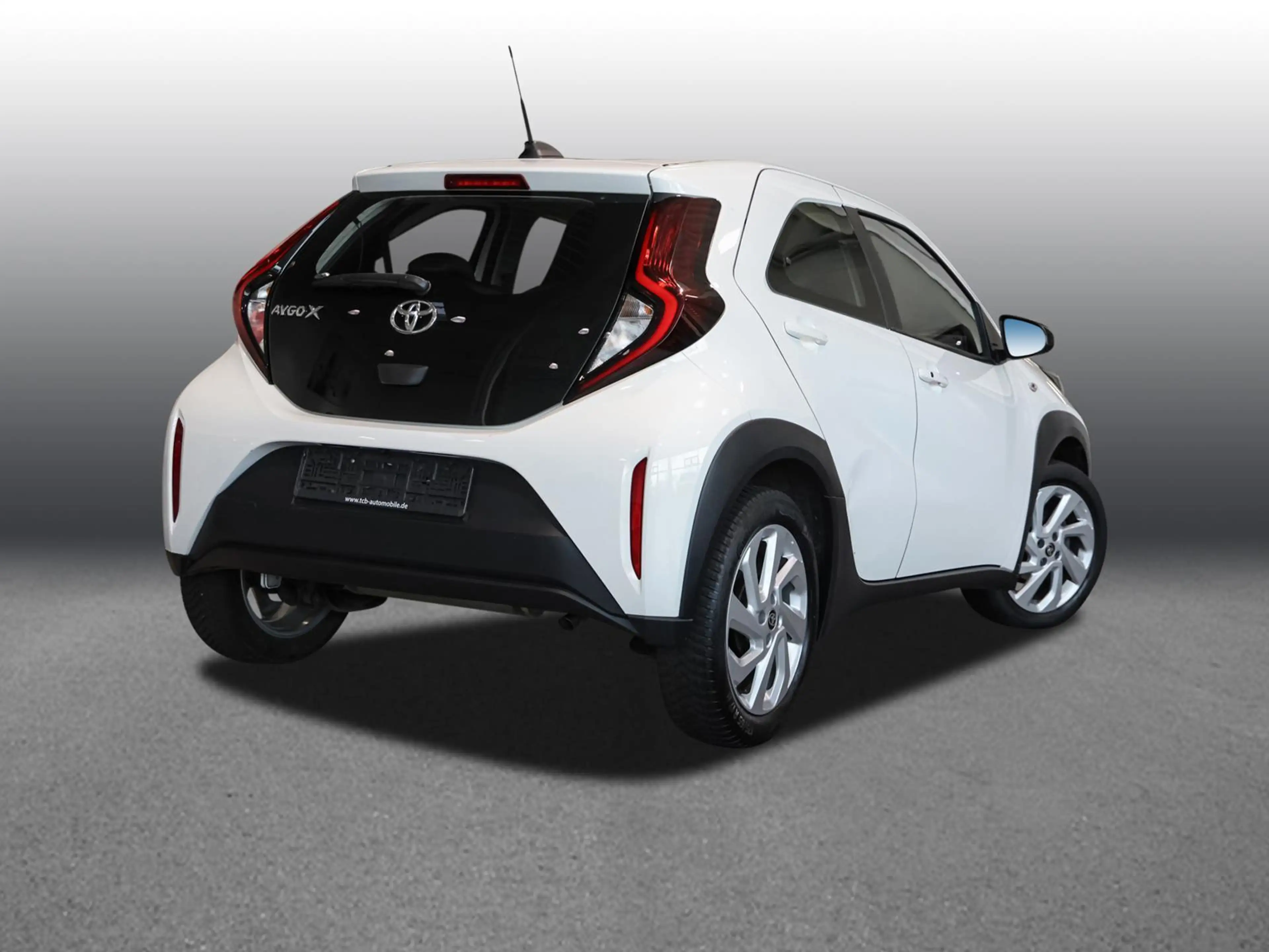 Toyota Aygo X 1.0 VVT-i Play SHZ PDC KLIMA BT ZV SERVO — photo 2