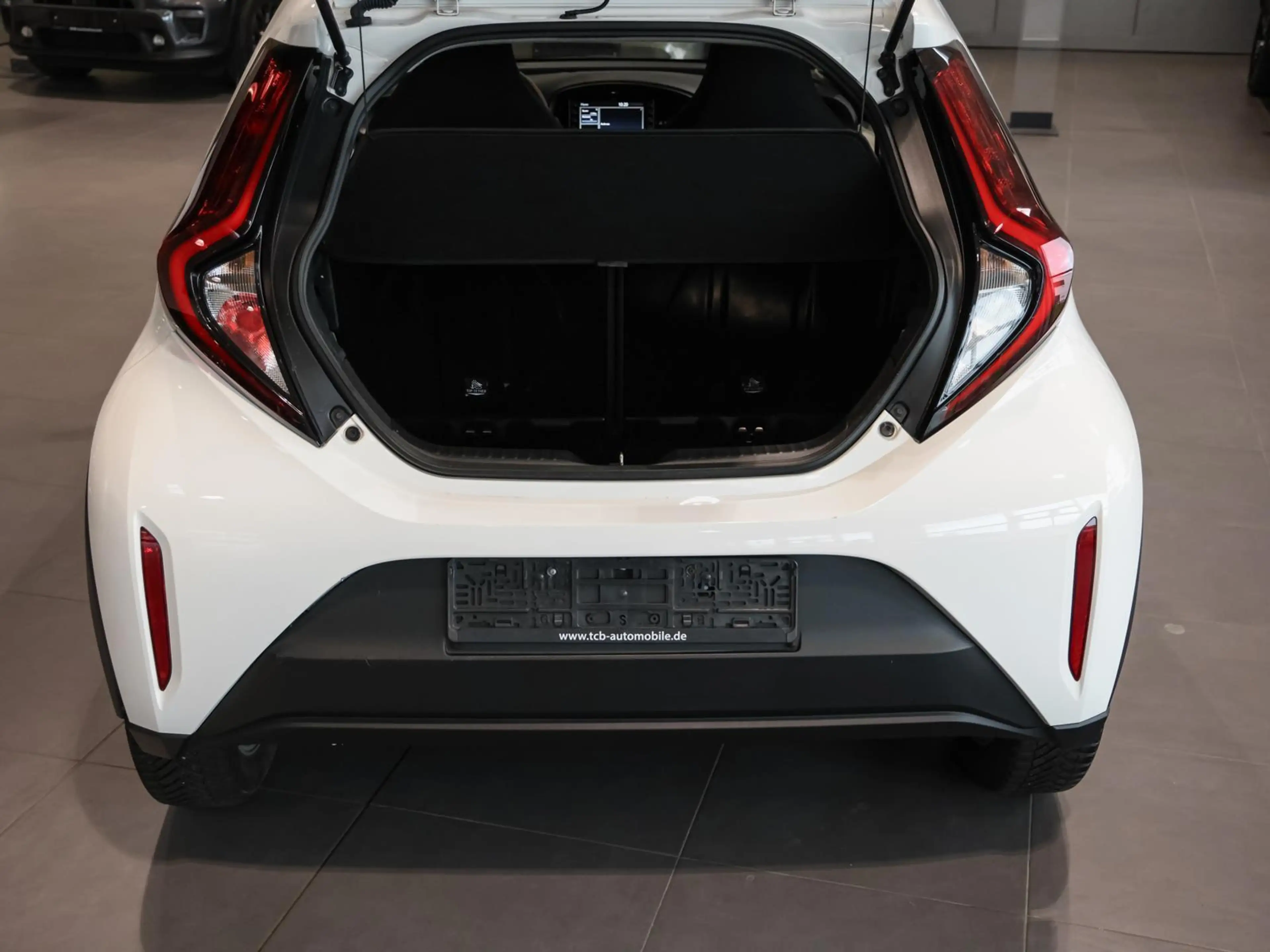 Toyota Aygo X 1.0 VVT-i Play SHZ PDC KLIMA BT ZV SERVO — photo 8