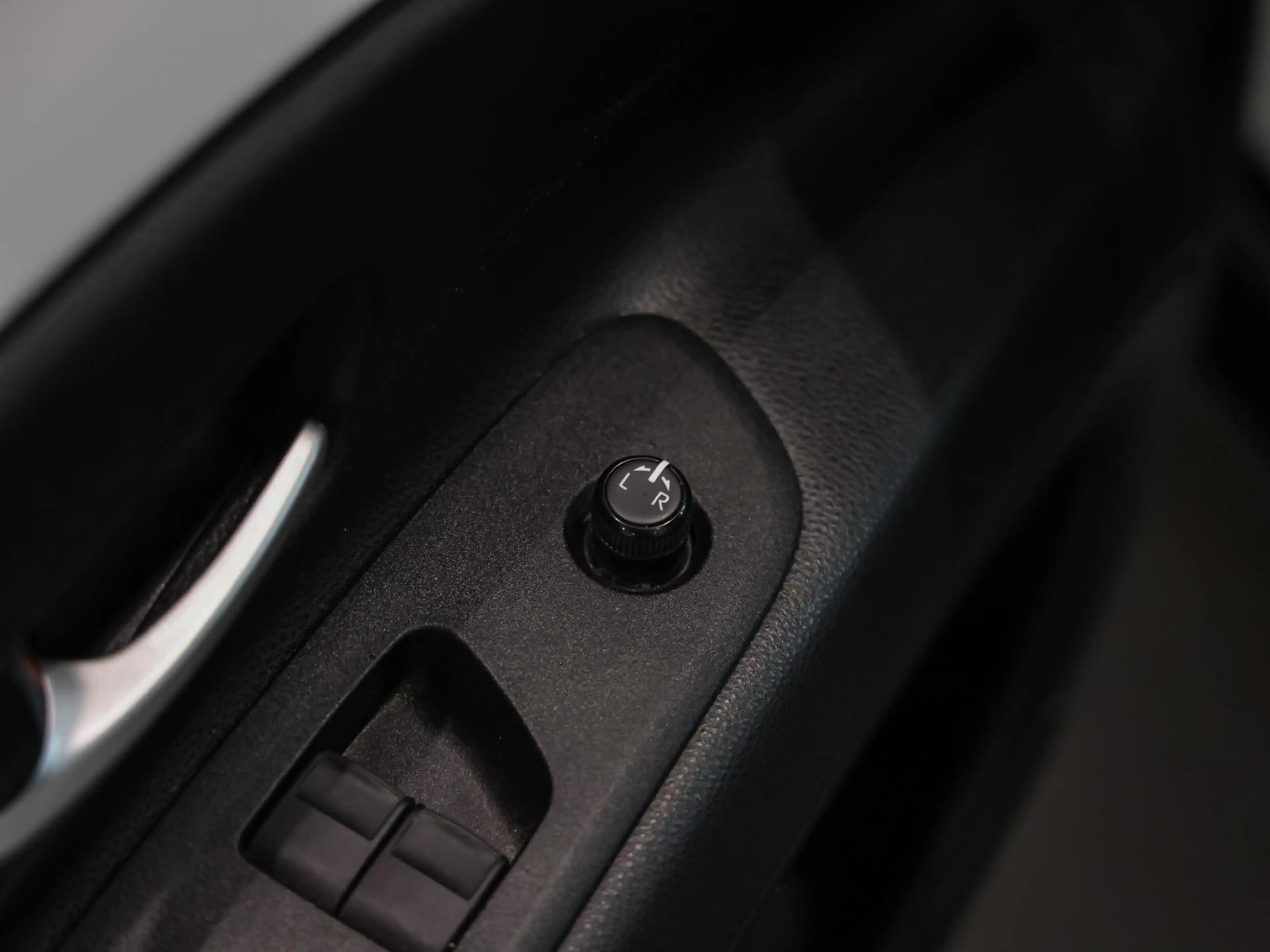 Toyota Aygo X 1.0 VVT-i Play SHZ PDC KLIMA BT ZV SERVO — photo 10