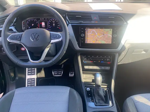 Volkswagen Touran view 4