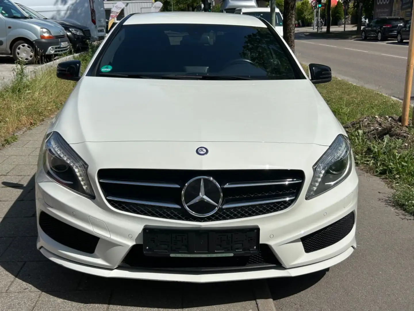 Mercedes-Benz A 200 AMG-Sportpaket Navi Bi-Xenon Memory PDC Weiß - 2