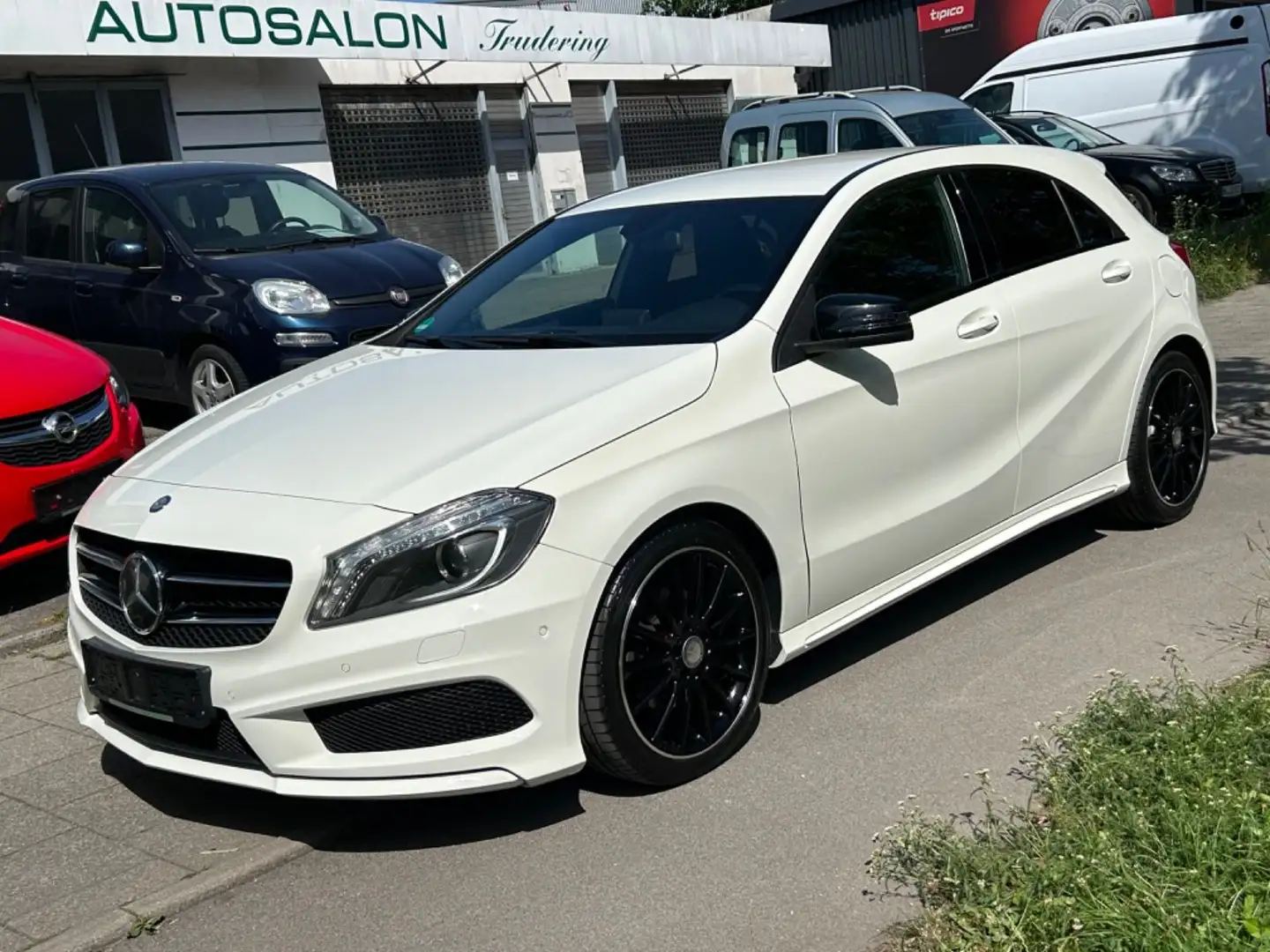 Mercedes-Benz A 200 AMG-Sportpaket Navi Bi-Xenon Memory PDC Weiß - 1