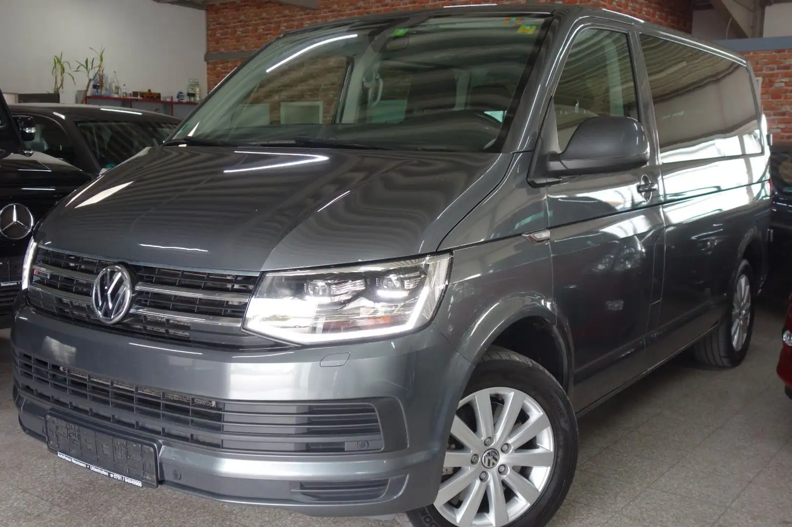 Volkswagen T6 Caravelle T6-4 Motion-DSG-8 Sitze-LED-Navi-AHK-Flügeltür Grau - 1