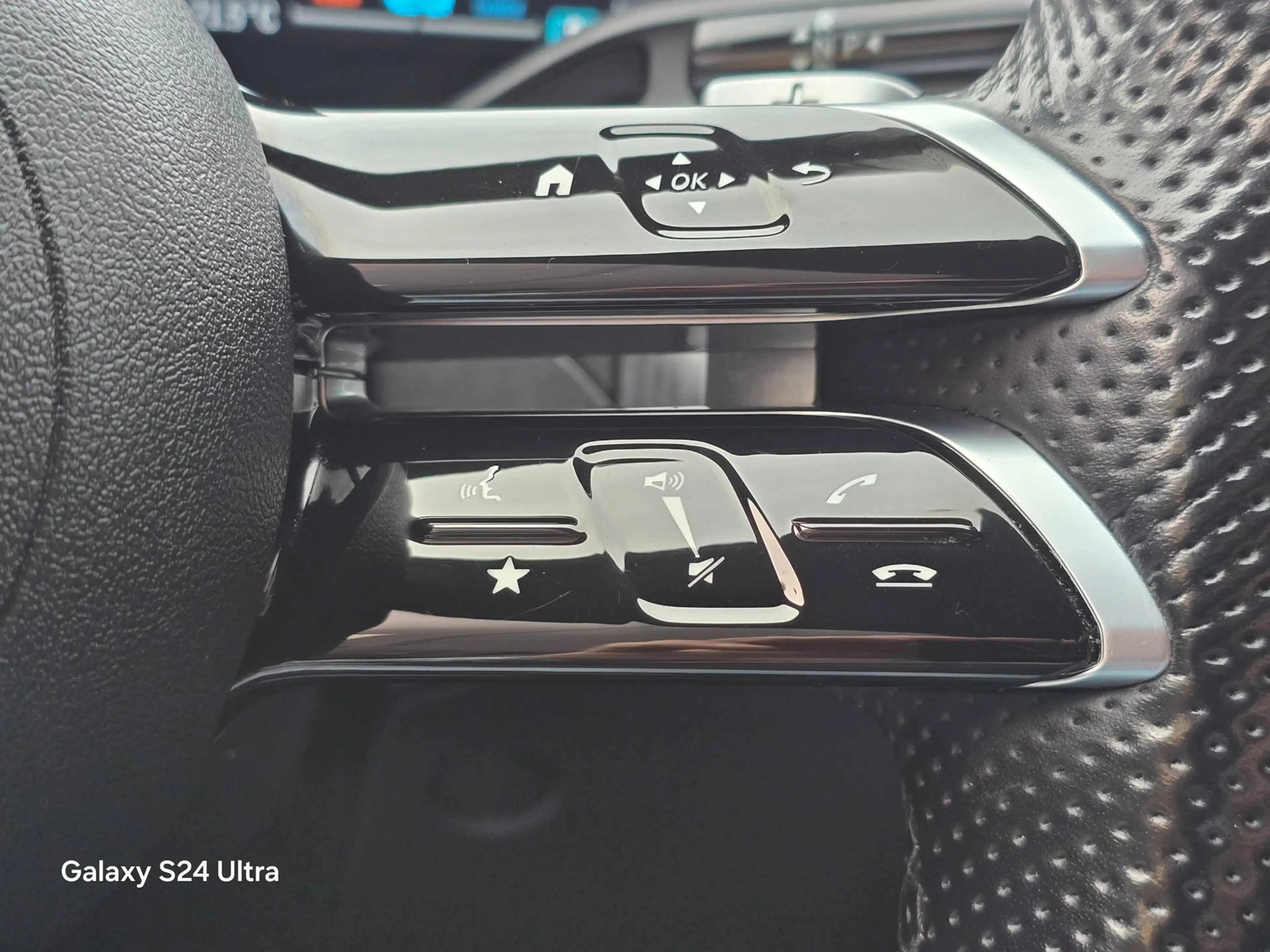 Mercedes-Benz C 180 AMG Line / Aut /Head Up / Leder / Burmester / 360 — photo 13