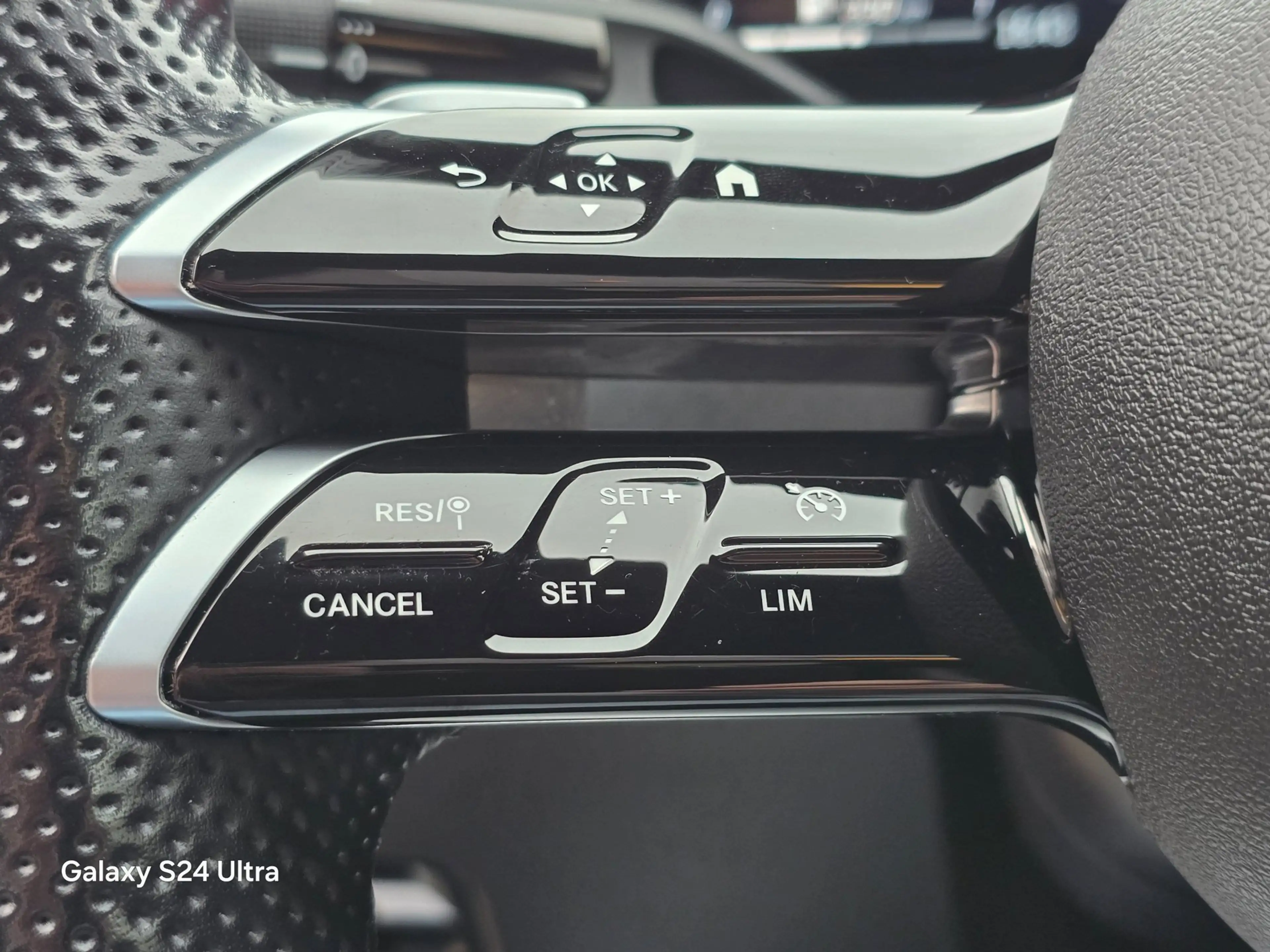 Mercedes-Benz C 180 AMG Line / Aut /Head Up / Leder / Burmester / 360 — photo 9